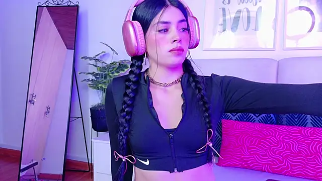 Snapshot of SaritaBratz chatting on October 2025 08:51:01 PM SaritaBratz online show from October 2025 08:51:01 PM