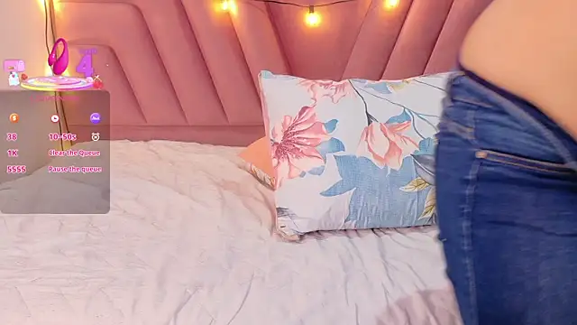 playfulcurvy online show from November 2025 12:40:02 PM