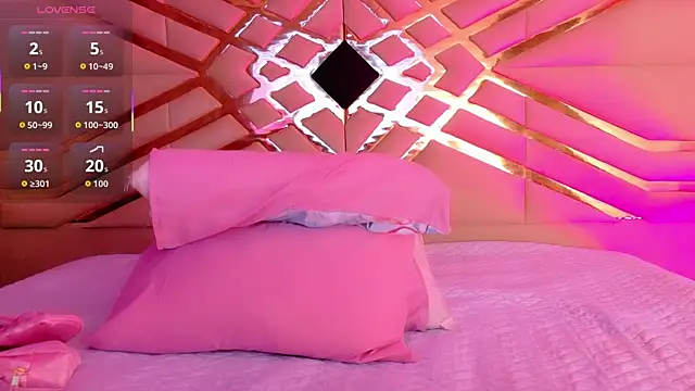 playfulcurvy online show from November 2025 07:47:01 PM