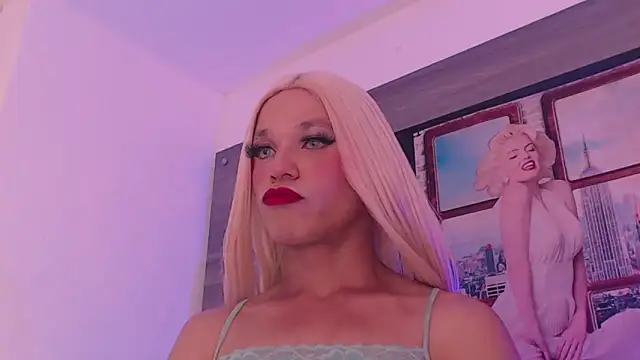 Snapshot of SashaNova chatting on November 2025 06:03:02 AM SashaNova online show from November 2025 06:03:02 AM