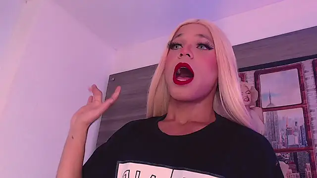 Snapshot of SashaNova chatting on November 2025 05:18:02 AM SashaNova online show from November 2025 05:18:02 AM