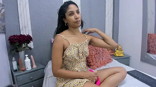 Snapshot of Lucy_Canel chatting on September 2025 07:25:01 PM Lucy Canel online show from September 2025 07:25:01 PM