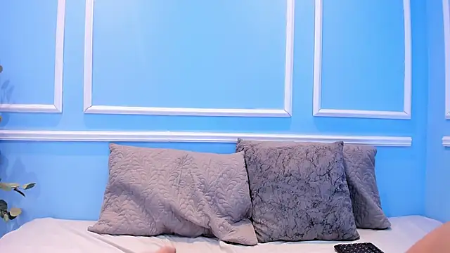 Snapshot of Lucy_Canel chatting on October 2025 07:01:02 PM Lucy Canel online show from October 2025 07:01:02 PM