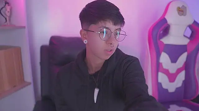 tommy blue online show from October 2025 08:30:02 PM