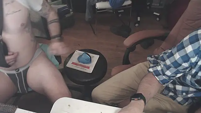 Snapshot of weknowourworth6999 chatting on October 2025 09:49:02 PM weknowourworth6999 online show from October 2025 09:49:02 PM