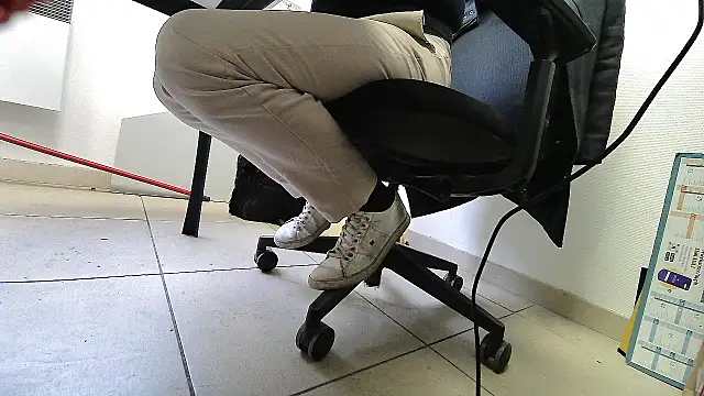 Snapshot of GM51-1988 chatting on October 2025 08:58:02 AM GM51-1988 online show from October 2025 08:58:02 AM