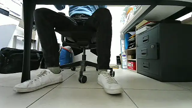 Snapshot of GM51-1988 chatting on October 2025 04:18:01 PM GM51-1988 online show from October 2025 04:18:01 PM