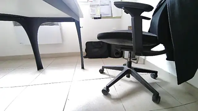 Snapshot of GM51-1988 chatting on October 2025 12:39:02 PM GM51-1988 online show from October 2025 12:39:02 PM