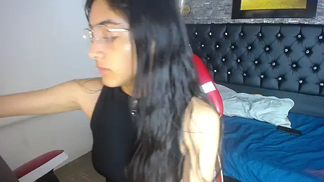 Snapshot of Valen_Person chatting on March 2025 12:01:02 PM Valen Person online show from March 2025 12:01:02 PM