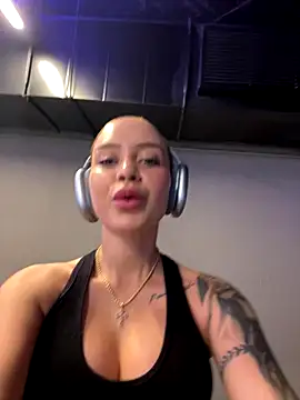 Snapshot of ValentinaMilann chatting on October 2025 07:13:01 PM ValentinaMilann online show from October 2025 07:13:01 PM