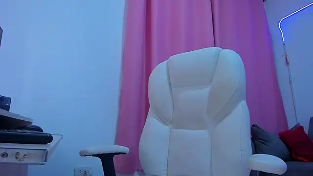 gaaby foxx online show from October 2025 01:53:01 PM