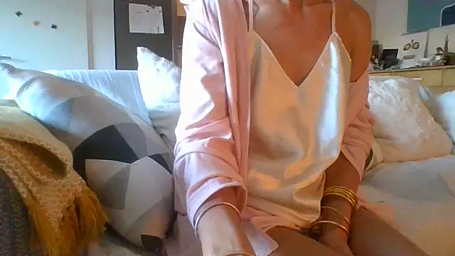 Valentinette online show from October 2025 06:59:01 AM