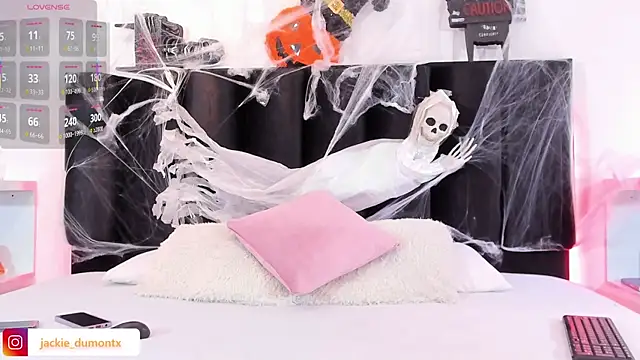 Snapshot of JackieDumont1 chatting on October 2025 06:41:02 PM JackieDumont1 online show from October 2025 06:41:02 PM