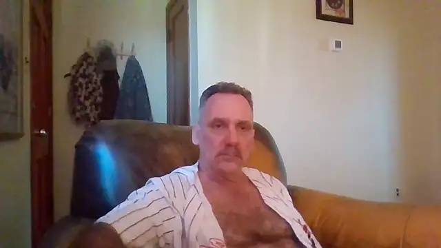 Snapshot of HunkofRock chatting on November 2025 06:41:01 PM HunkofRock online show from November 2025 06:41:01 PM