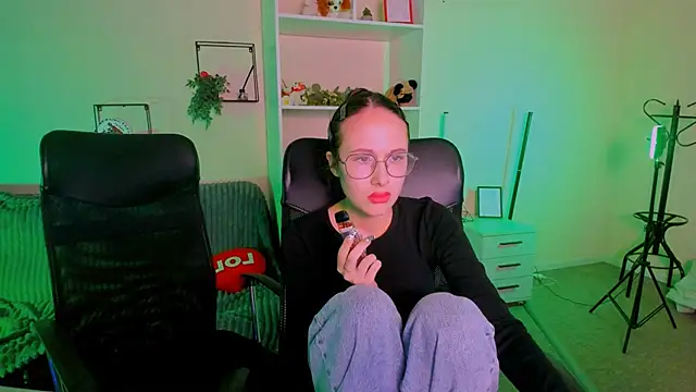 Snapshot of mona_cloud chatting on October 2025 11:35:02 PM mona cloud online show from October 2025 11:35:02 PM