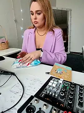 Juicy PeachLux online show from March 2025 07:48:01 AM
