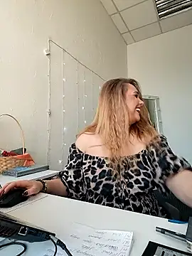 Snapshot of Juicy_PeachLux chatting on October 2025 06:00:01 AM Juicy PeachLux online show from October 2025 06:00:01 AM