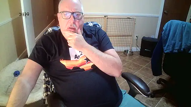 Snapshot of superbearboss chatting on October 2025 12:37:02 PM superbearboss online show from October 2025 12:37:02 PM