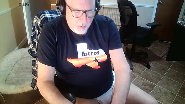 Snapshot of superbearboss chatting on October 2025 01:39:01 PM superbearboss online show from October 2025 01:39:01 PM