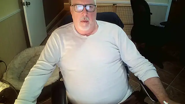 Snapshot of superbearboss chatting on October 2025 02:21:02 PM superbearboss online show from October 2025 02:21:02 PM