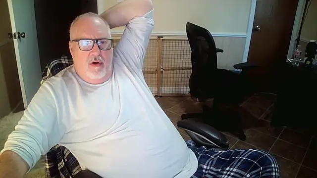 Snapshot of superbearboss chatting on October 2025 02:20:01 PM superbearboss online show from October 2025 02:20:01 PM