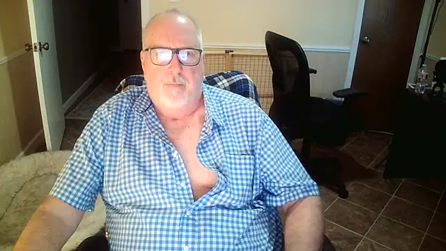 Snapshot of superbearboss chatting on October 2025 01:57:02 PM superbearboss online show from October 2025 01:57:02 PM