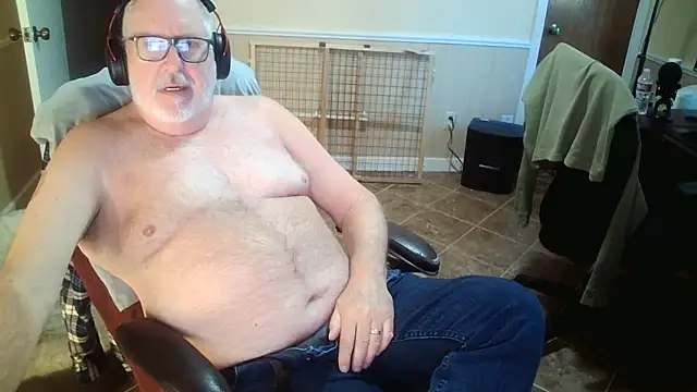 Snapshot of superbearboss chatting on November 2025 06:08:01 PM superbearboss online show from November 2025 06:08:01 PM