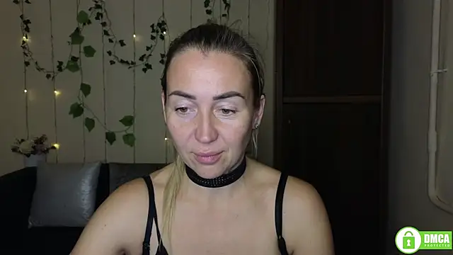 Kiss julli88I online show from November 2025 06:31:01 PM