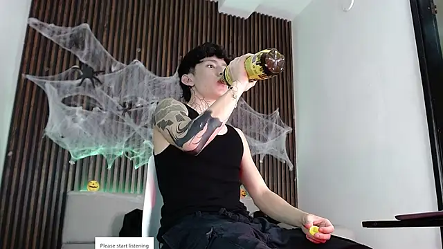 troy rouge online show from October 2025 07:15:01 PM