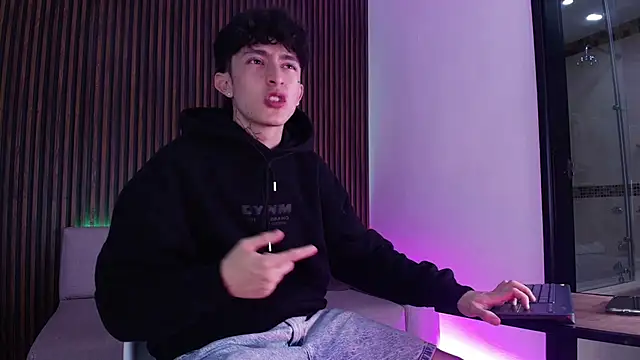 troy rouge online show from November 2025 07:13:02 PM