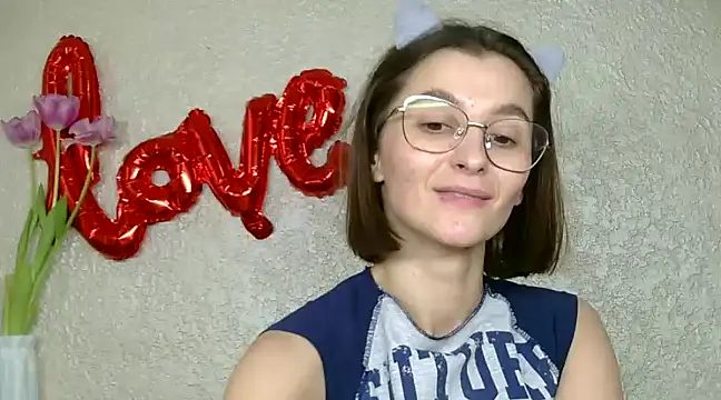 luna Gharming online show from March 2025 12:35:02 PM
