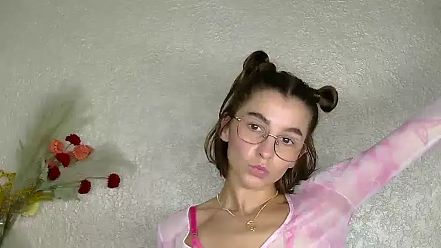 luna Gharming online show from September 2025 06:35:02 AM
