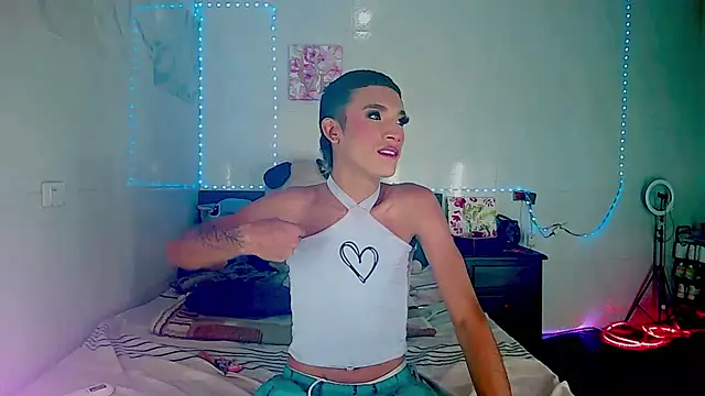 Snapshot of KimberlyXtreme chatting on October 2025 08:27:02 PM KimberlyXtreme online show from October 2025 08:27:02 PM