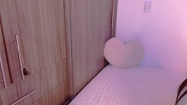 Oliviargf online show from November 2025 12:11:02 AM