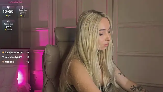 Snapshot of OhMyEmma chatting on March 2025 01:25:02 AM OhMyEmma online show from March 2025 01:25:02 AM