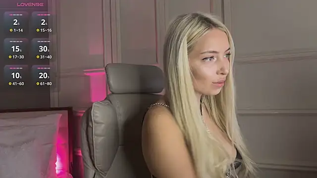 Snapshot of OhMyEmma chatting on March 2025 01:12:01 AM OhMyEmma online show from March 2025 01:12:01 AM