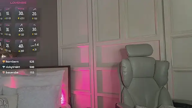 Snapshot of OhMyEmma chatting on March 2025 04:17:02 AM OhMyEmma online show from March 2025 04:17:02 AM