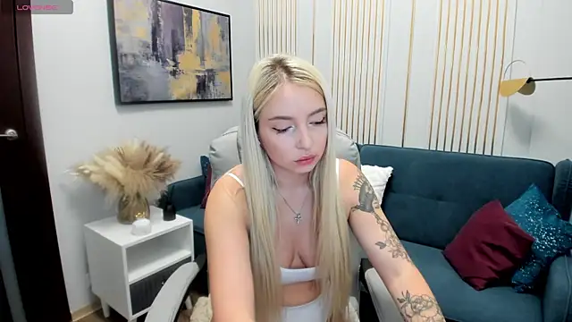 Snapshot of OhMyEmma chatting on March 2025 01:03:02 AM OhMyEmma online show from March 2025 01:03:02 AM