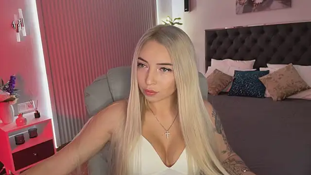 Snapshot of OhMyEmma chatting on September 2025 01:18:01 AM OhMyEmma online show from September 2025 01:18:01 AM