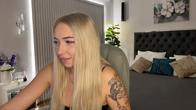 Snapshot of OhMyEmma chatting on September 2025 02:03:02 AM OhMyEmma online show from September 2025 02:03:02 AM