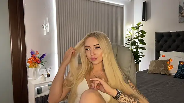 Snapshot of OhMyEmma chatting on October 2025 11:46:02 PM OhMyEmma online show from October 2025 11:46:02 PM