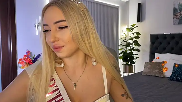 Snapshot of OhMyEmma chatting on October 2025 01:36:02 AM OhMyEmma online show from October 2025 01:36:02 AM