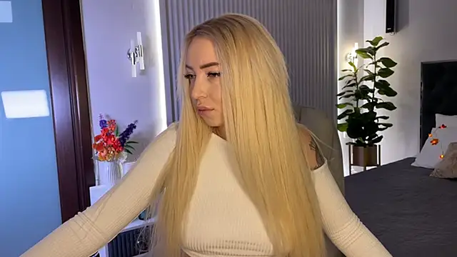 Snapshot of OhMyEmma chatting on October 2025 01:28:01 AM OhMyEmma online show from October 2025 01:28:01 AM