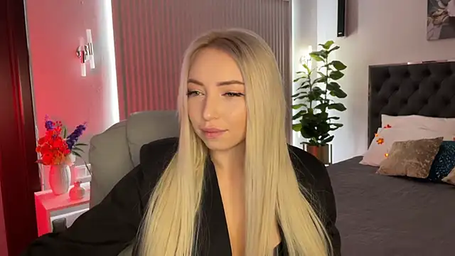 Snapshot of OhMyEmma chatting on October 2025 01:28:01 AM OhMyEmma online show from October 2025 01:28:01 AM