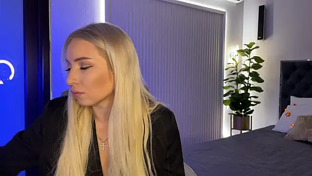 Snapshot of OhMyEmma chatting on October 2025 01:19:01 AM OhMyEmma online show from October 2025 01:19:01 AM