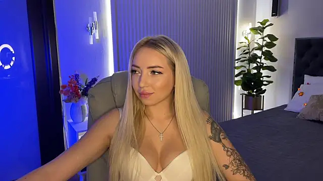 Snapshot of OhMyEmma chatting on October 2025 01:06:02 AM OhMyEmma online show from October 2025 01:06:02 AM