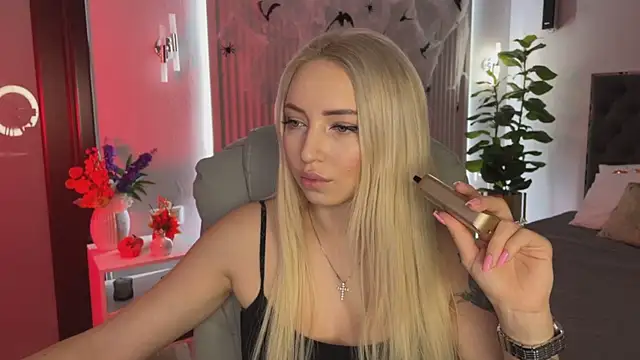 Snapshot of OhMyEmma chatting on October 2025 01:13:02 AM OhMyEmma online show from October 2025 01:13:02 AM