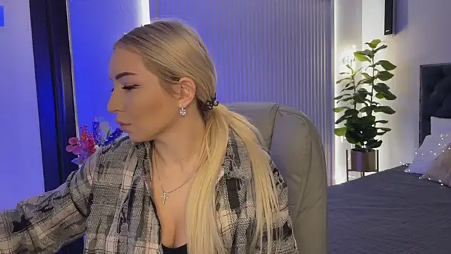 Snapshot of OhMyEmma chatting on November 2025 01:16:02 AM OhMyEmma online show from November 2025 01:16:02 AM