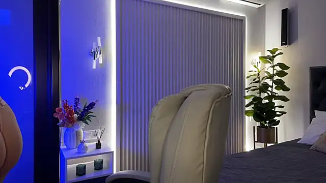 Snapshot of OhMyEmma chatting on November 2025 01:05:02 AM OhMyEmma online show from November 2025 01:05:02 AM