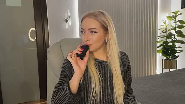 Snapshot of OhMyEmma chatting on November 2025 12:53:01 AM OhMyEmma online show from November 2025 12:53:01 AM